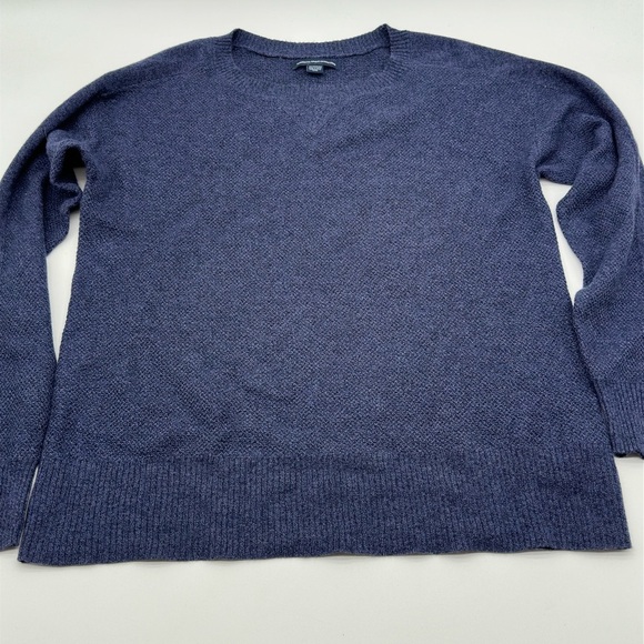 American Eagle Outfitters Sweaters - American eagle navy crewneck women’s XS
